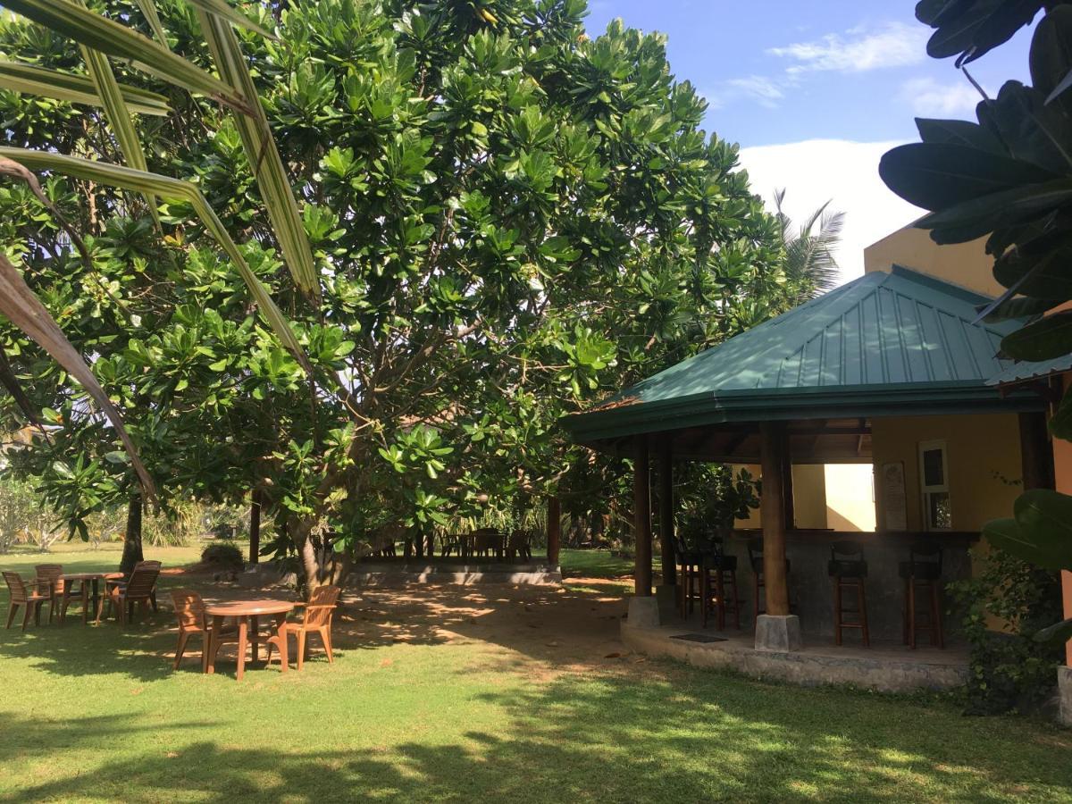 Raja Beach Hotel Balapitiya Exterior foto