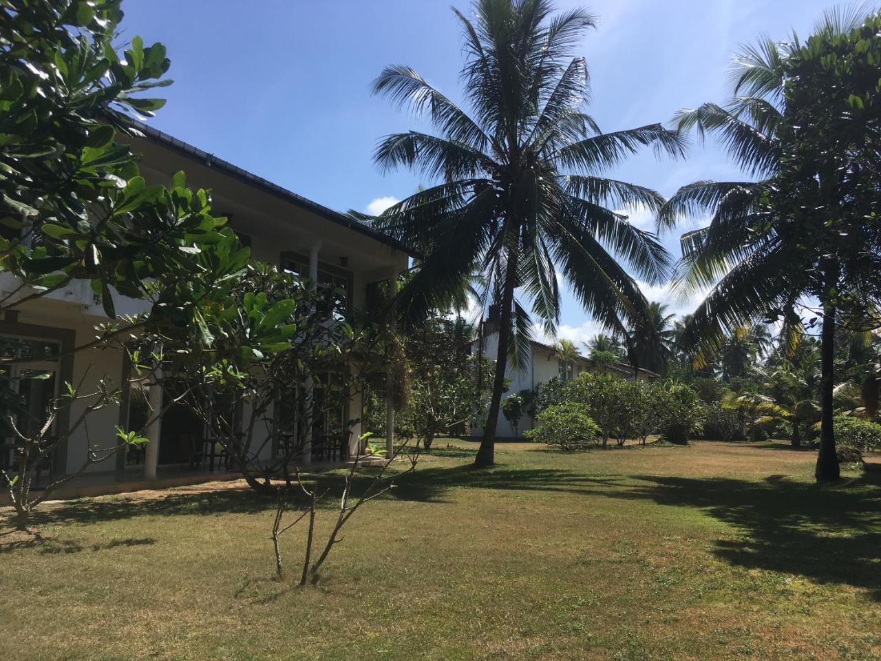 Raja Beach Hotel Balapitiya Exterior foto